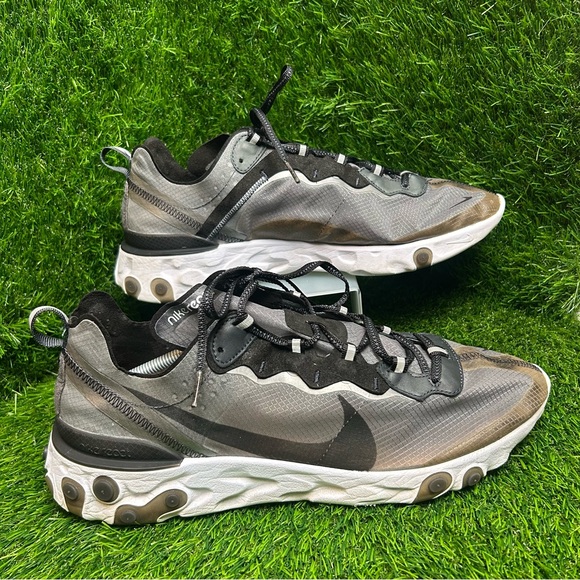 Nike Men's Gray and Black Sneakers